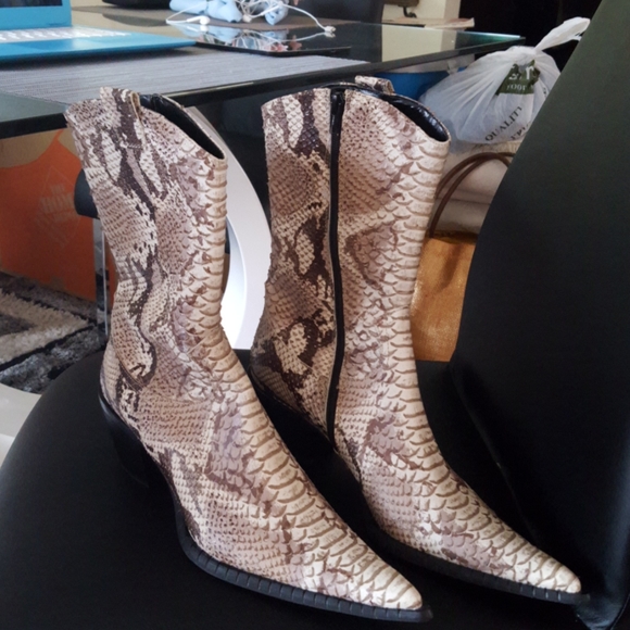 Men's shoe - Picture 1 of 5
